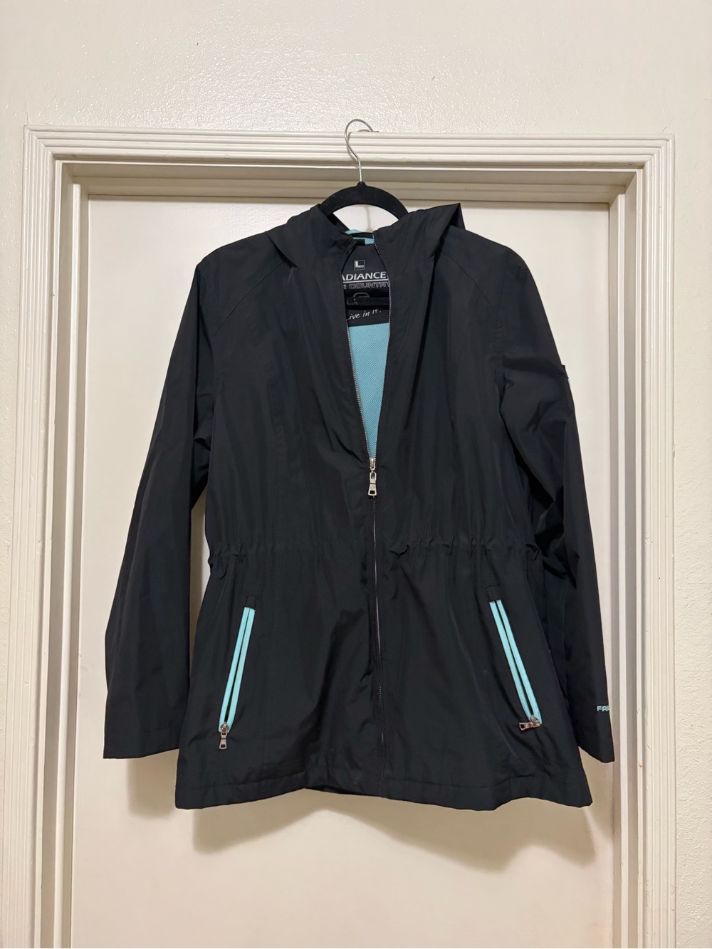RADIANCE FREE COUNTRY BLACK & AQUA HOODED JACKET SIZE LARGE